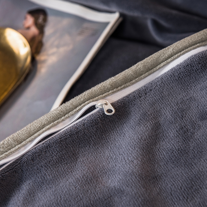 91家纺网 家纺一手货源 找家纺 印季家纺 2025新款牛奶绒纯色包边四件套 紫灰