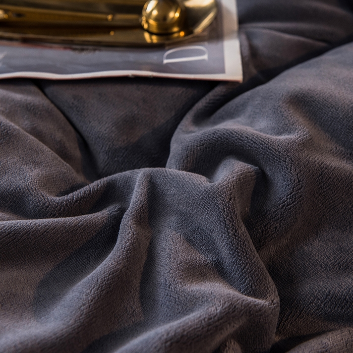 91家纺网 家纺一手货源 找家纺 印季家纺 2025新款牛奶绒纯色包边四件套 紫灰-深灰