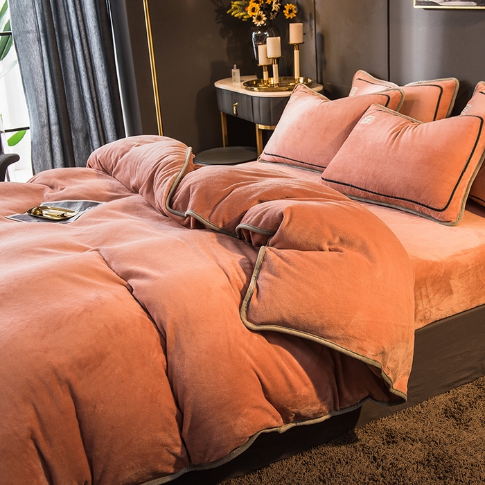 91家纺网 家纺一手货源 找家纺 印季家纺 2025新款牛奶绒纯色包边四件套 豆沙