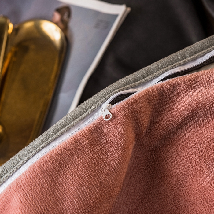 91家纺网 家纺一手货源 找家纺 印季家纺 2025新款牛奶绒纯色包边四件套 深灰-豆沙