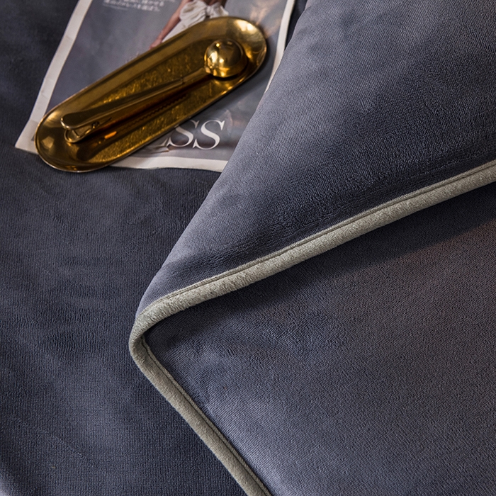 91家纺网 家纺一手货源 找家纺 印季家纺 2025新款牛奶绒纯色包边四件套 紫灰