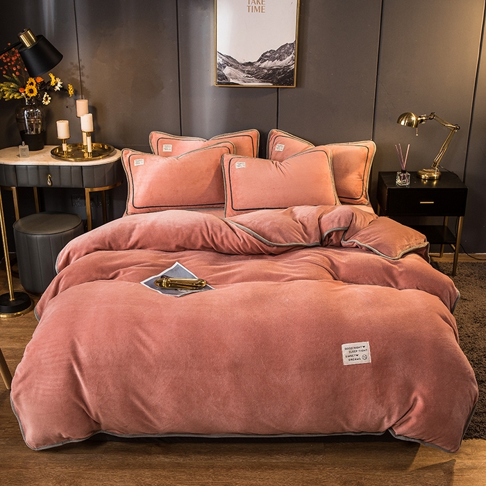 91家纺网 家纺一手货源 找家纺 印季家纺 2025新款牛奶绒纯色包边四件套 豆沙