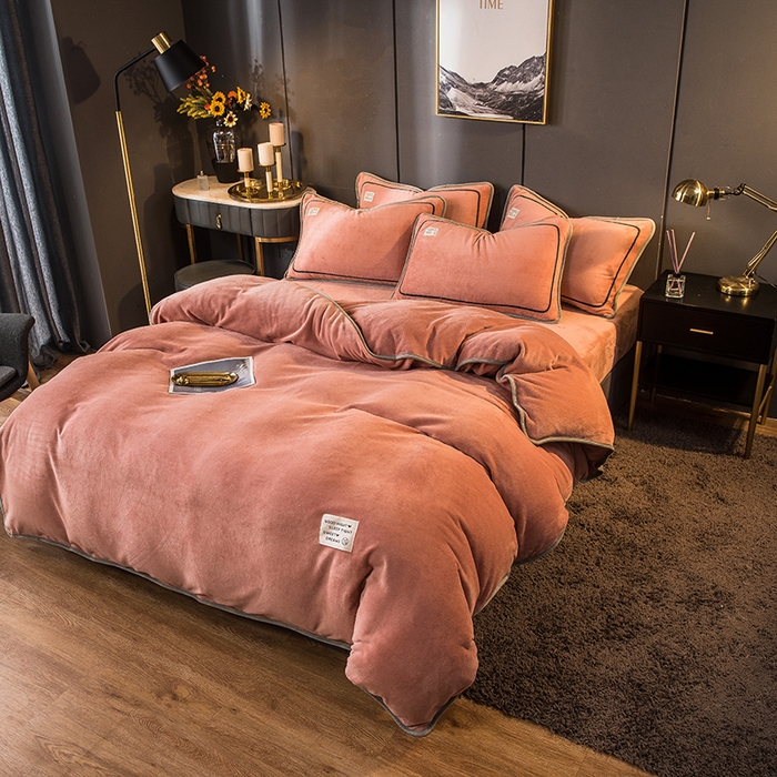 91家纺网 家纺一手货源 找家纺 印季家纺 2025新款牛奶绒纯色包边四件套 豆沙