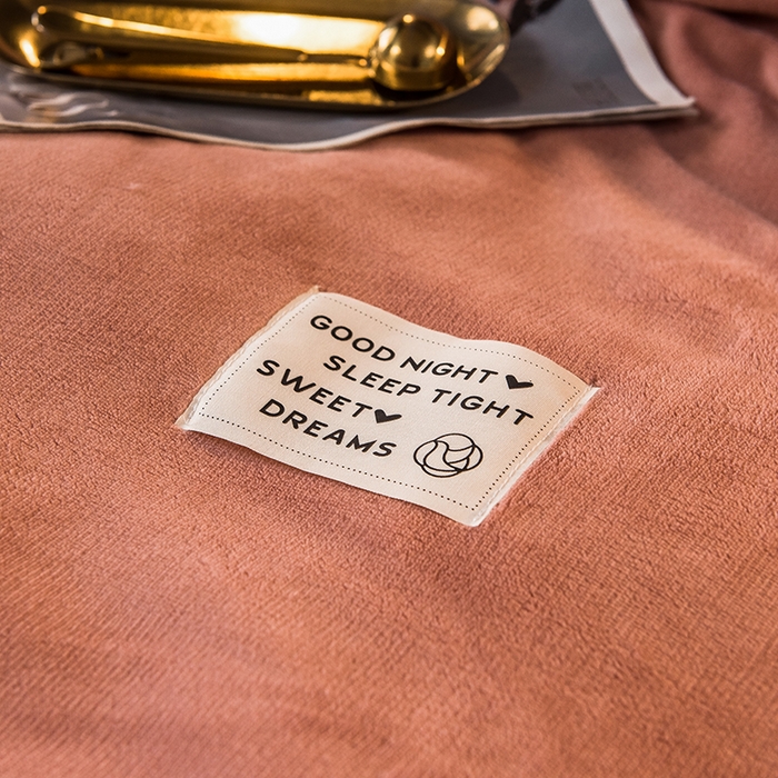 91家纺网 家纺一手货源 找家纺 印季家纺 2025新款牛奶绒纯色包边四件套 豆沙