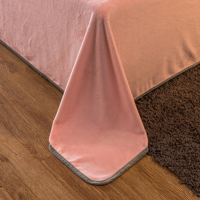 91家纺网 家纺一手货源 找家纺 印季家纺 2025新款牛奶绒纯色包边四件套 嫩粉