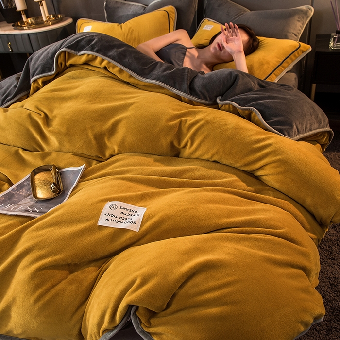 91家纺网 家纺一手货源 找家纺 印季家纺 2025新款牛奶绒纯色包边四件套 姜黄-深灰