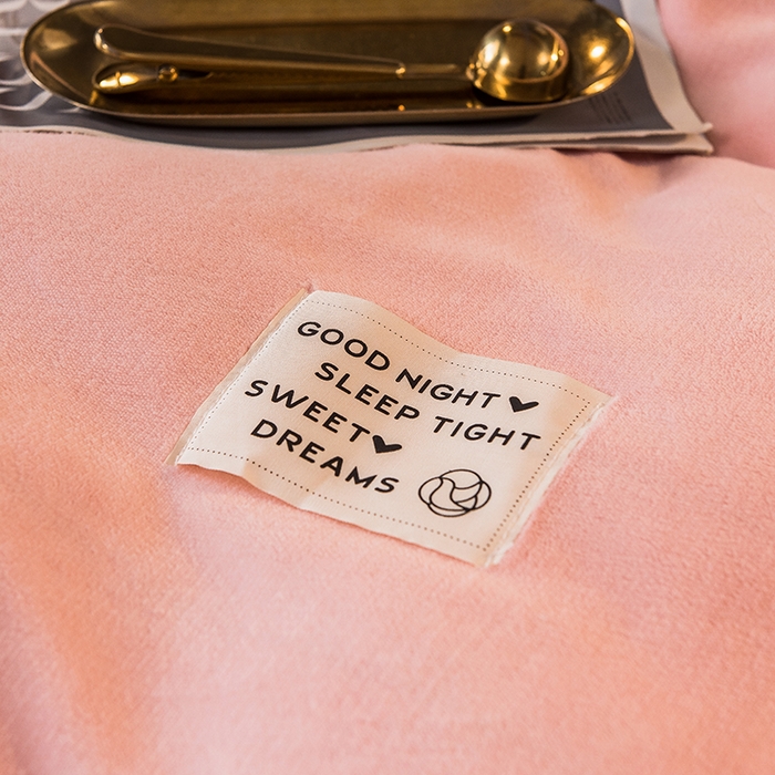 91家纺网 家纺一手货源 找家纺 印季家纺 2025新款牛奶绒纯色包边四件套 嫩粉