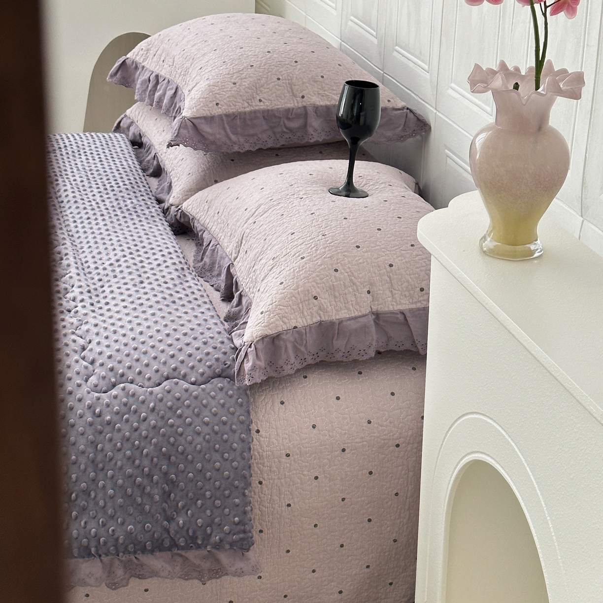 91家纺网 家纺一手货源 找家纺 佰织鑫家居 2025秋冬新品全棉法式床盖款豆豆被四件套 波点紫