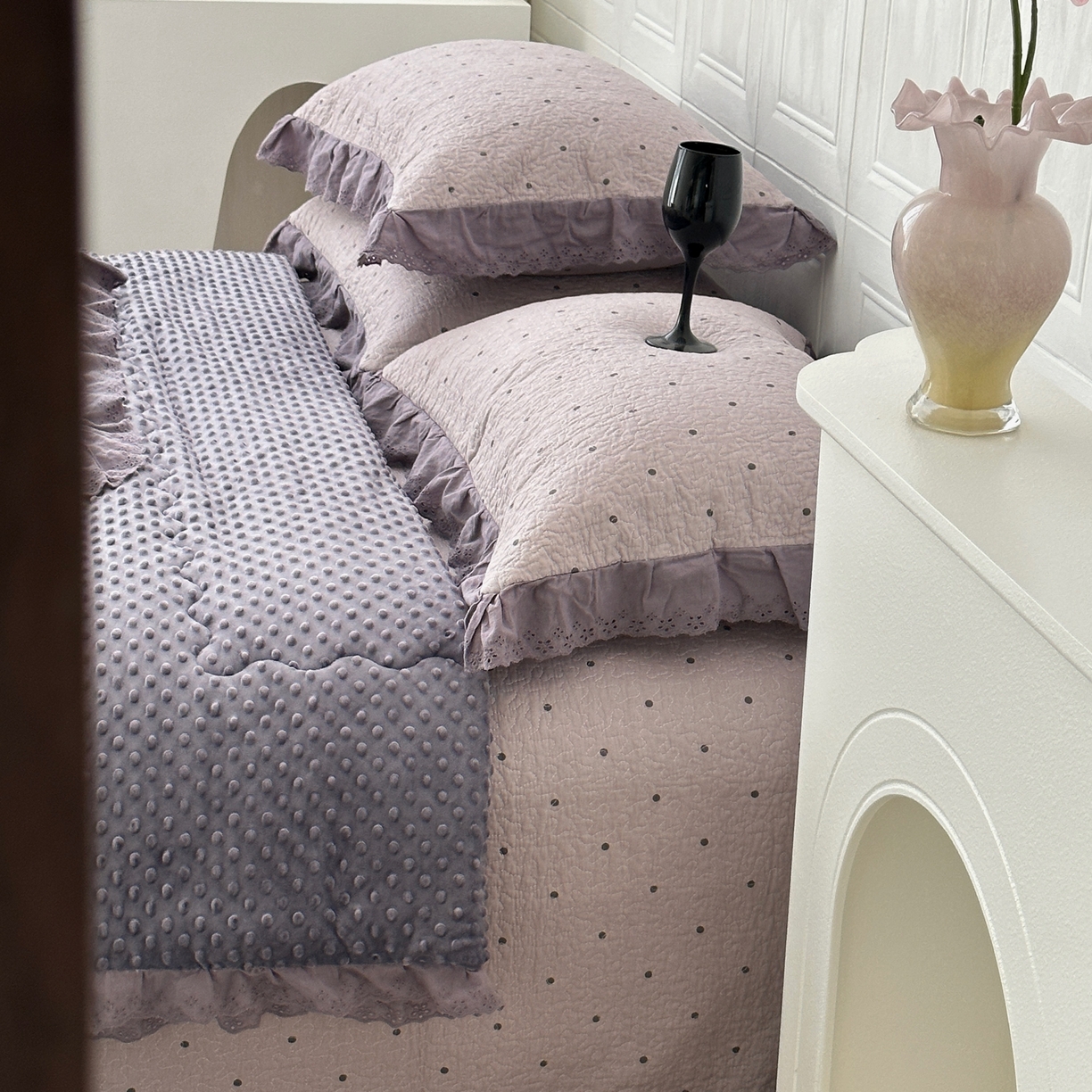 91家纺网 家纺一手货源 找家纺 佰织鑫家居 2025秋冬新品全棉法式床盖款豆豆被四件套 波点紫