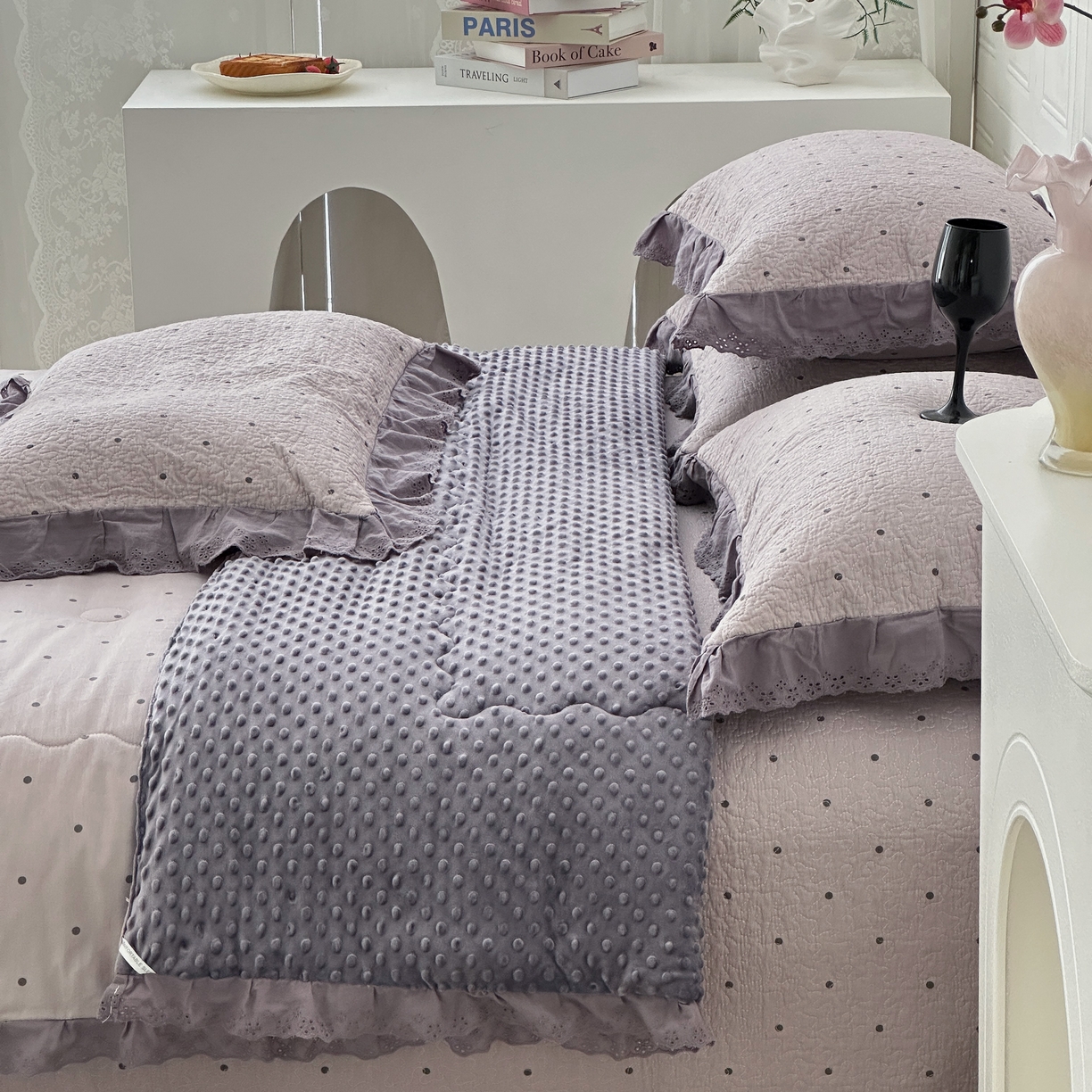91家纺网 家纺一手货源 找家纺 佰织鑫家居 2025秋冬新品全棉法式床盖款豆豆被四件套 波点紫