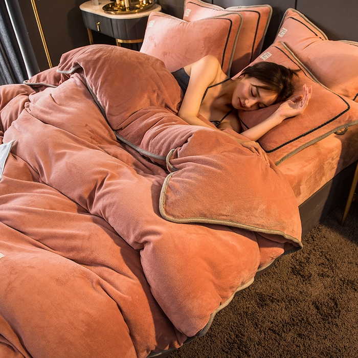 91家纺网 家纺一手货源 找家纺 印季家纺 2025新款牛奶绒纯色包边四件套 豆沙