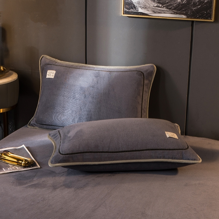 91家纺网 家纺一手货源 找家纺 印季家纺 2025新款牛奶绒纯色包边四件套 紫灰