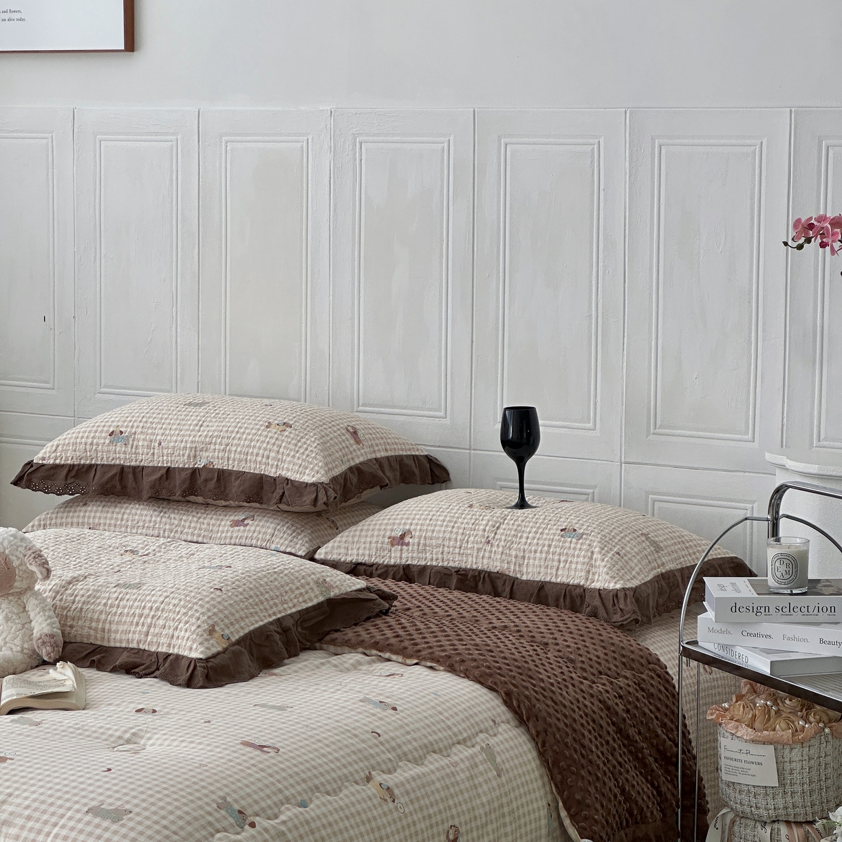 91家纺网 家纺一手货源 找家纺 佰织鑫家居 2025秋冬新品全棉法式床盖款豆豆被四件套 腊肠狗