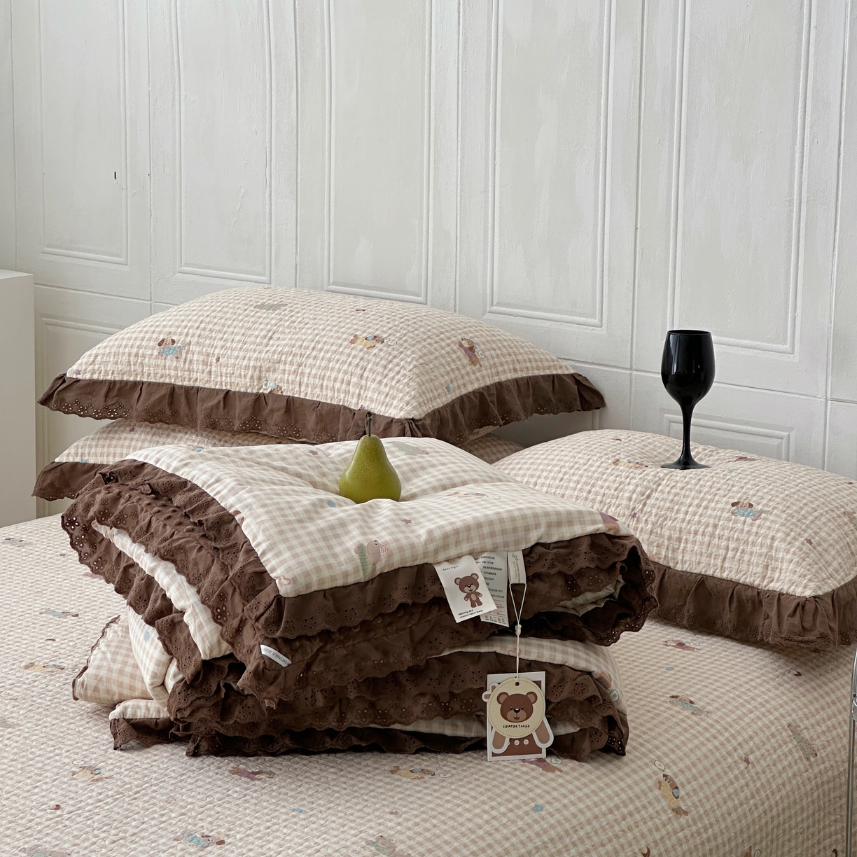 91家纺网 家纺一手货源 找家纺 佰织鑫家居 2025秋冬新品全棉法式床盖款豆豆被四件套 腊肠狗