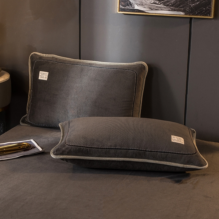 91家纺网 家纺一手货源 找家纺 印季家纺 2025新款牛奶绒纯色包边四件套 深灰