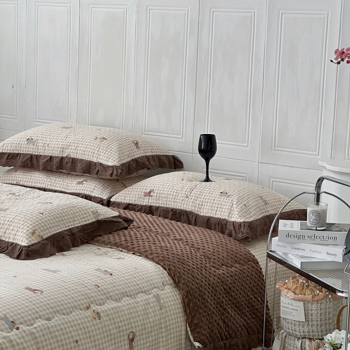 91家纺网 家纺一手货源 找家纺 佰织鑫家居 2025秋冬新品全棉法式床盖款豆豆被四件套 腊肠狗