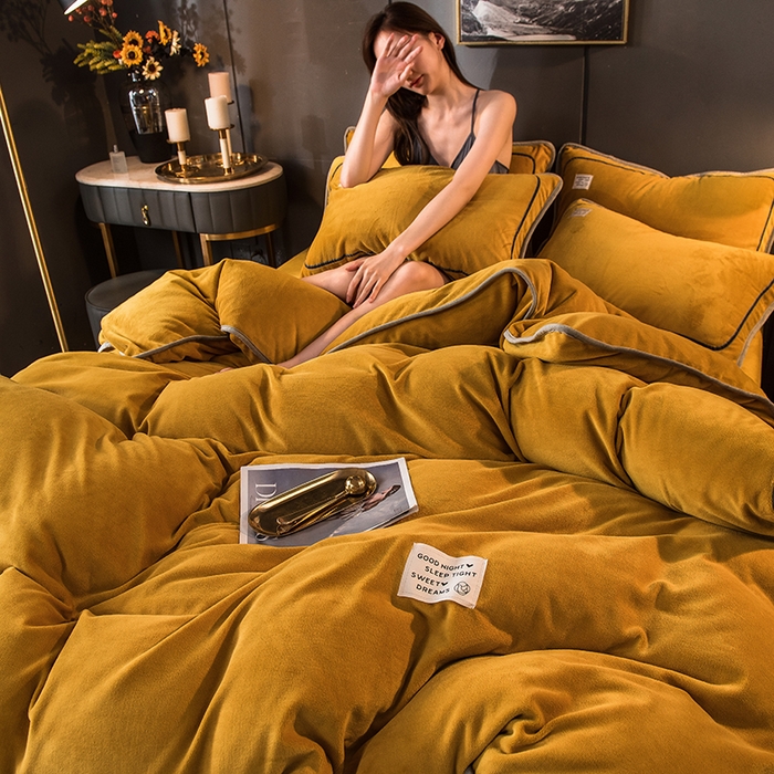 91家纺网 家纺一手货源 找家纺 印季家纺 2025新款牛奶绒纯色包边四件套 姜黄