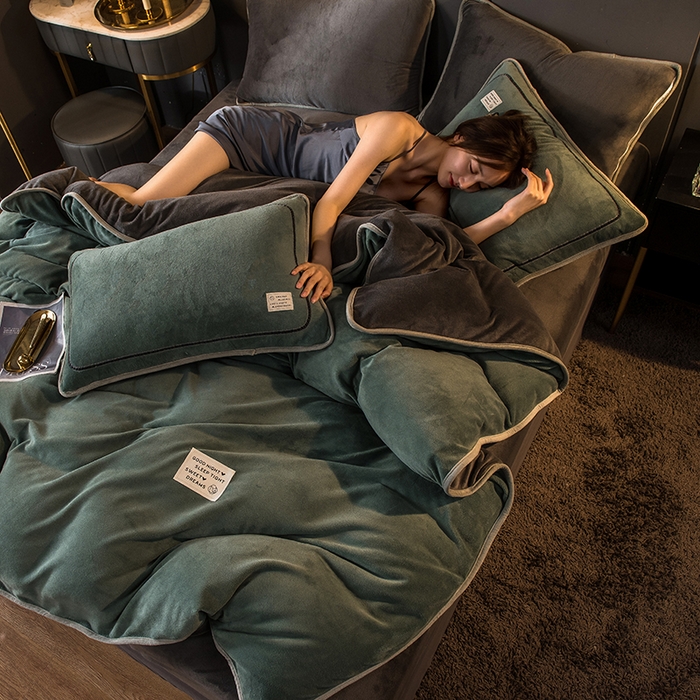 91家纺网 家纺一手货源 找家纺 印季家纺 2025新款牛奶绒纯色包边四件套 灰绿-深灰