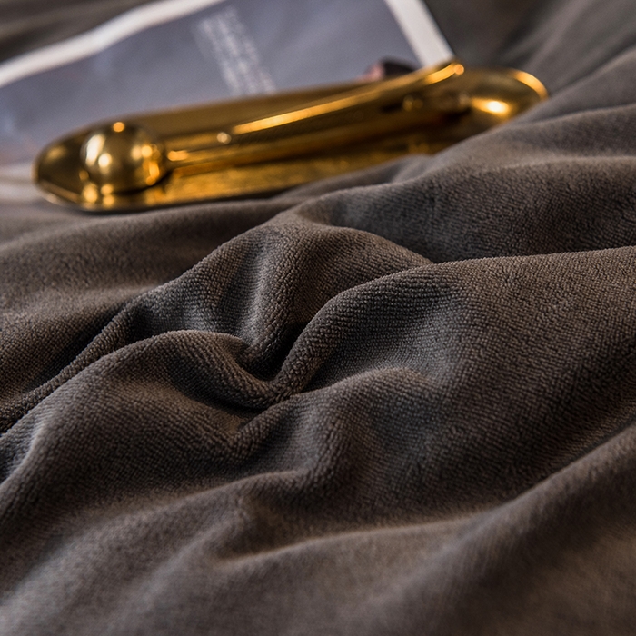 91家纺网 家纺一手货源 找家纺 印季家纺 2025新款牛奶绒纯色包边四件套 深灰