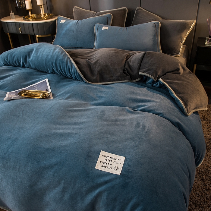 91家纺网 家纺一手货源 找家纺 印季家纺 2025新款牛奶绒纯色包边四件套 蓝灰-深灰