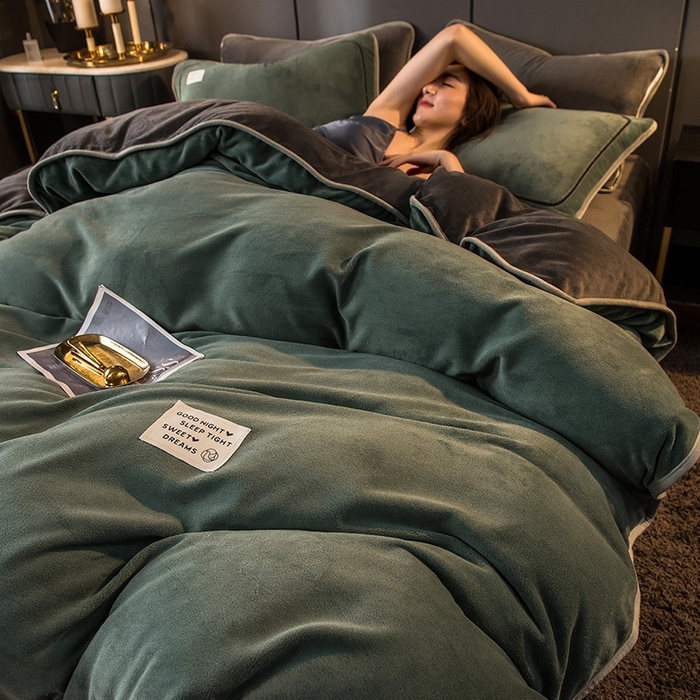 91家纺网 家纺一手货源 找家纺 印季家纺 2025新款牛奶绒纯色包边四件套 灰绿-深灰