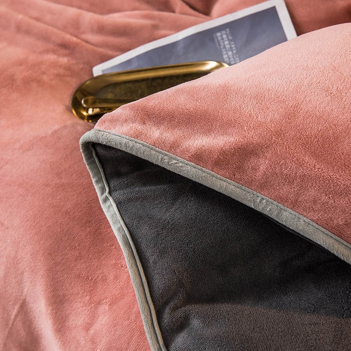 91家纺网 家纺一手货源 找家纺 印季家纺 2025新款牛奶绒纯色包边四件套 豆沙-深灰