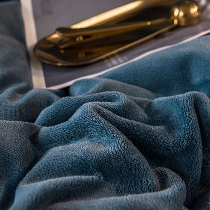 91家纺网 家纺一手货源 找家纺 印季家纺 2025新款牛奶绒纯色包边四件套 蓝灰-深灰