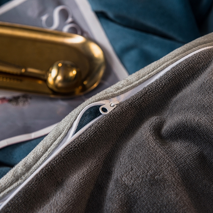 91家纺网 家纺一手货源 找家纺 印季家纺 2025新款牛奶绒纯色包边四件套 蓝灰-深灰