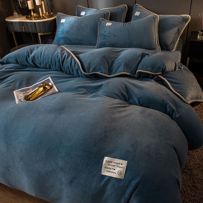 91家纺网 家纺一手货源 找家纺 印季家纺 2025新款牛奶绒纯色包边四件套 蓝灰