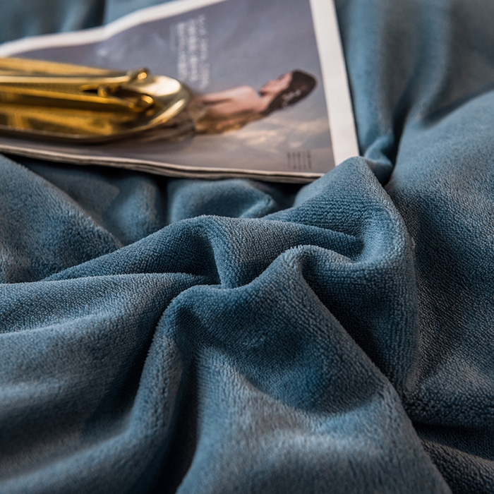 91家纺网 家纺一手货源 找家纺 印季家纺 2025新款牛奶绒纯色包边四件套 蓝灰