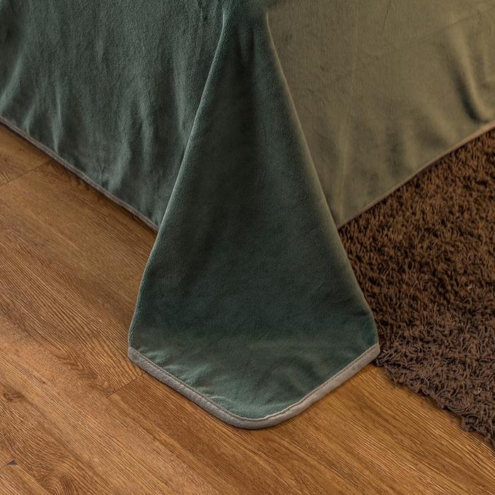 91家纺网 家纺一手货源 找家纺 印季家纺 2025新款牛奶绒纯色包边四件套 灰绿