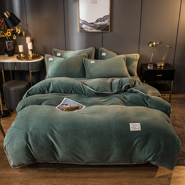 91家纺网 家纺一手货源 找家纺 印季家纺 2025新款牛奶绒纯色包边四件套 灰绿