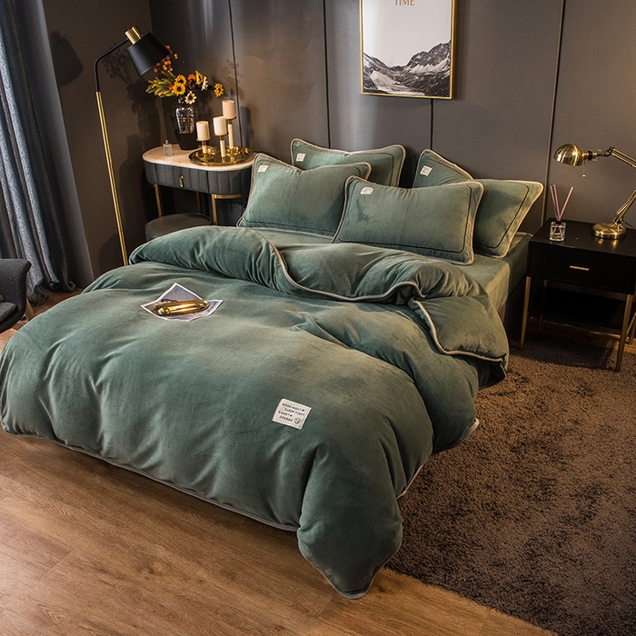 91家纺网 家纺一手货源 找家纺 印季家纺 2025新款牛奶绒纯色包边四件套 灰绿