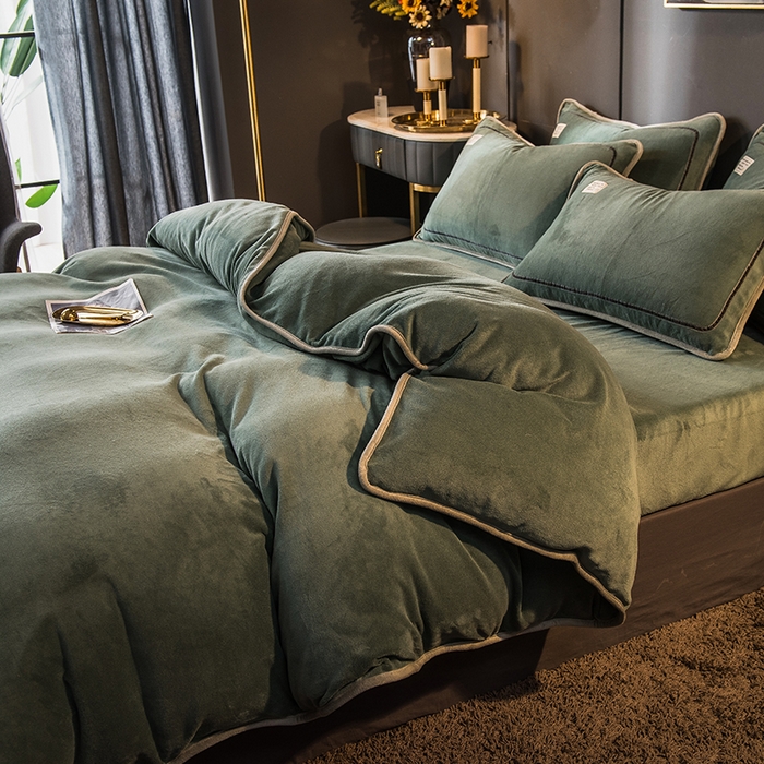91家纺网 家纺一手货源 找家纺 印季家纺 2025新款牛奶绒纯色包边四件套 灰绿