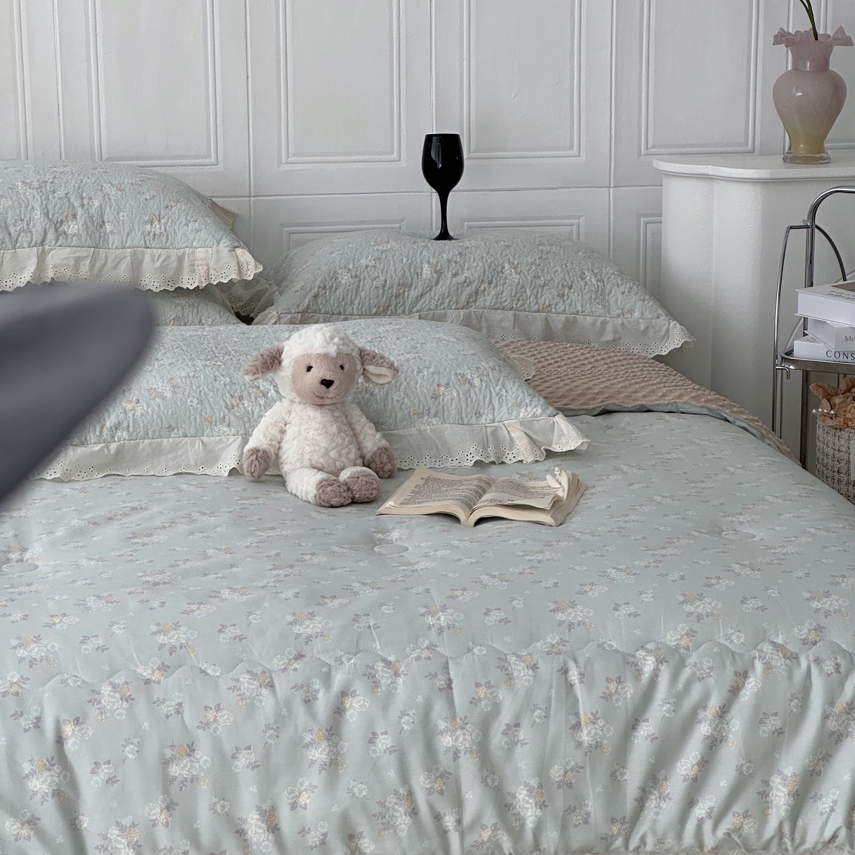 91家纺网 家纺一手货源 找家纺 佰织鑫家居 2025秋冬新品全棉法式床盖款豆豆被四件套 岁月静好