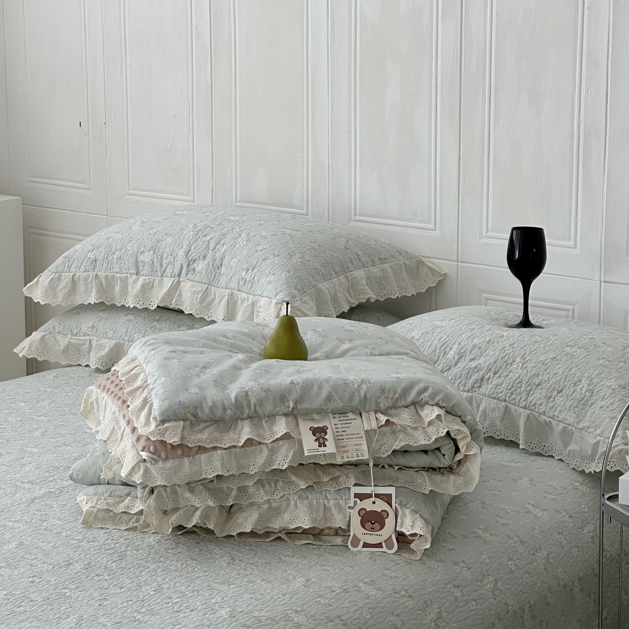 91家纺网 家纺一手货源 找家纺 佰织鑫家居 2025秋冬新品全棉法式床盖款豆豆被四件套 岁月静好