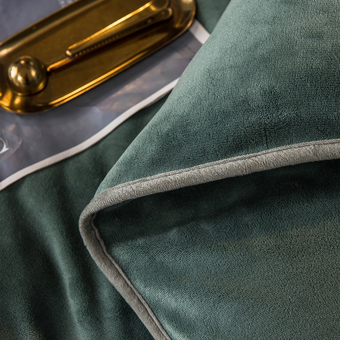 91家纺网 家纺一手货源 找家纺 印季家纺 2025新款牛奶绒纯色包边四件套 灰绿