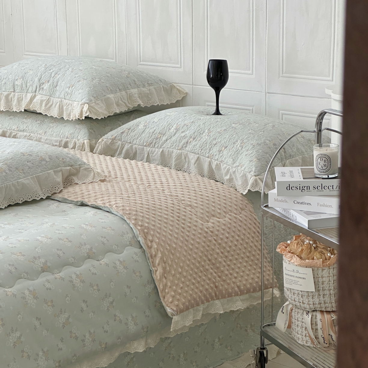 91家纺网 家纺一手货源 找家纺 佰织鑫家居 2025秋冬新品全棉法式床盖款豆豆被四件套 岁月静好