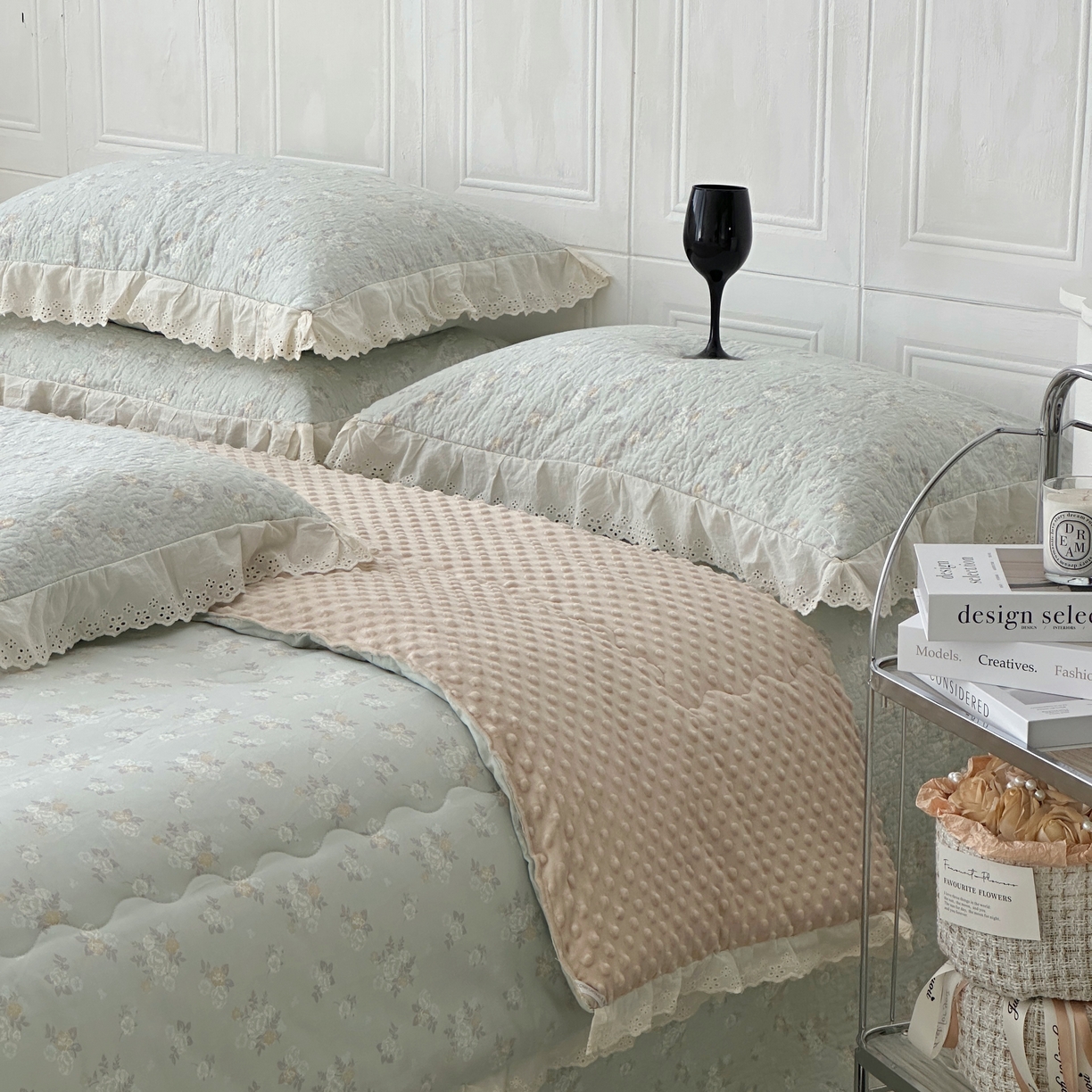 91家纺网 家纺一手货源 找家纺 佰织鑫家居 2025秋冬新品全棉法式床盖款豆豆被四件套 岁月静好