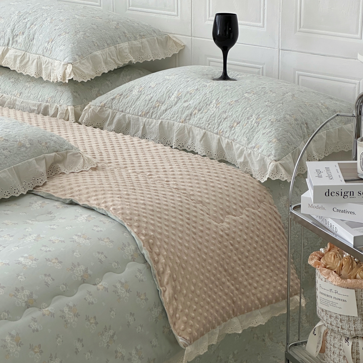 91家纺网 家纺一手货源 找家纺 佰织鑫家居 2025秋冬新品全棉法式床盖款豆豆被四件套 岁月静好