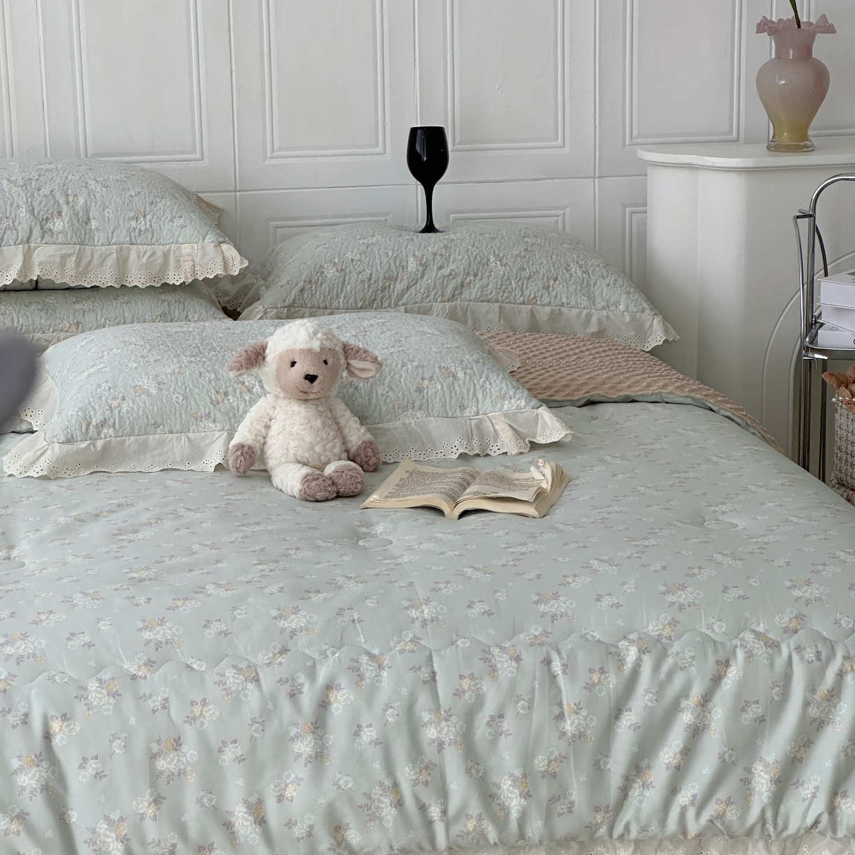 91家纺网 家纺一手货源 找家纺 佰织鑫家居 2025秋冬新品全棉法式床盖款豆豆被四件套 岁月静好