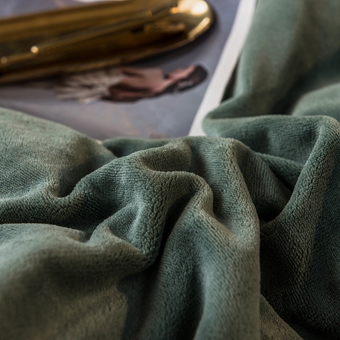 91家纺网 家纺一手货源 找家纺 印季家纺 2025新款牛奶绒纯色包边四件套 灰绿