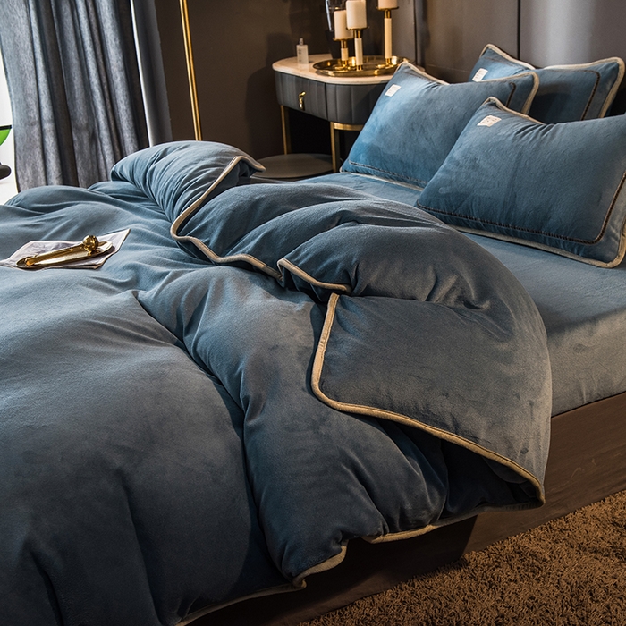 91家纺网 家纺一手货源 找家纺 印季家纺 2025新款牛奶绒纯色包边四件套 蓝灰