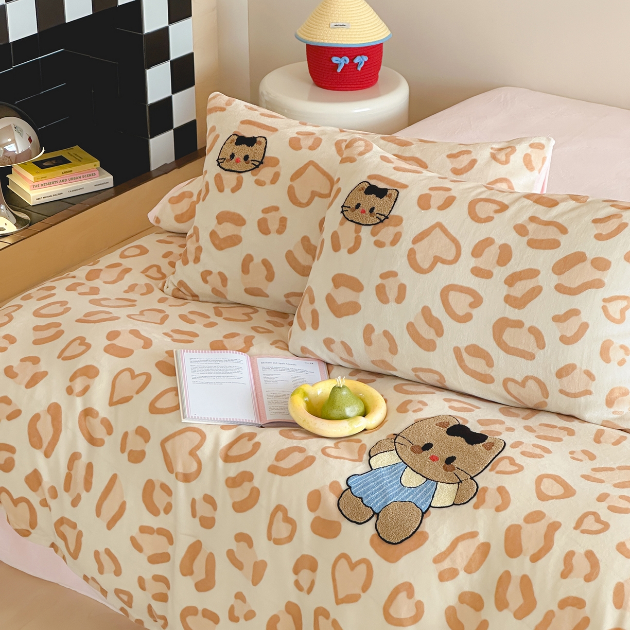 91家纺网 家纺一手货源 找家纺 （总）桃子家居 2025新款A类ins兔毛贴布绣毛巾绣印加绣卡通少女加厚牛奶绒系列四件套