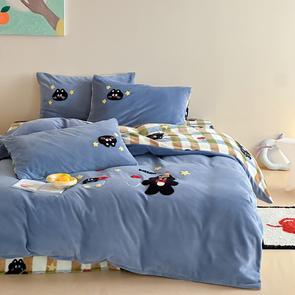 91家纺网 家纺一手货源 找家纺 桃子家居 2025新款A类ins兔毛贴布绣毛巾绣印加绣卡通少女加厚牛奶绒系列四件套 绒贴布绣-星星猫