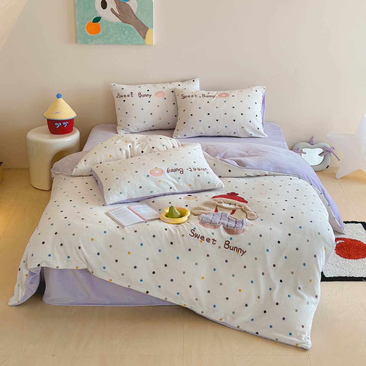 91家纺网 家纺一手货源 找家纺 桃子家居 2025新款A类ins兔毛贴布绣毛巾绣印加绣卡通少女加厚牛奶绒系列四件套 绒贴布绣-甜点兔