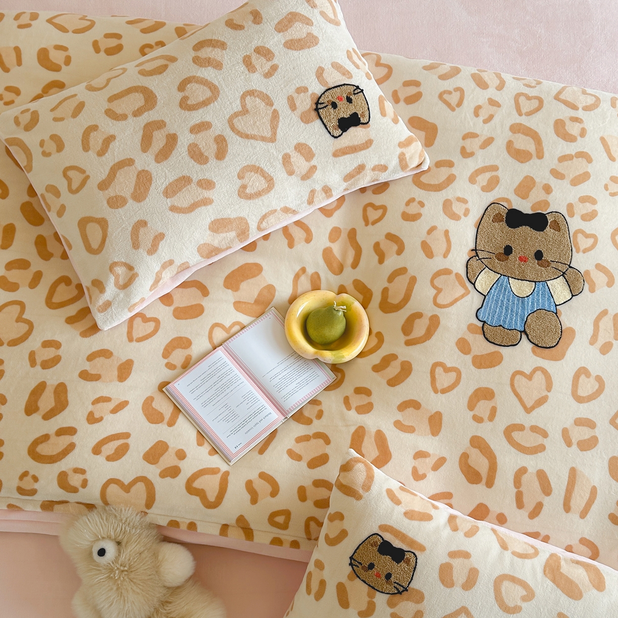 91家纺网 家纺一手货源 找家纺 （总）桃子家居 2025新款A类ins兔毛贴布绣毛巾绣印加绣卡通少女加厚牛奶绒系列四件套