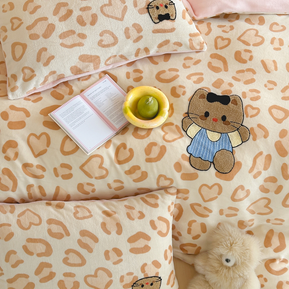 91家纺网 家纺一手货源 找家纺 （总）桃子家居 2025新款A类ins兔毛贴布绣毛巾绣印加绣卡通少女加厚牛奶绒系列四件套