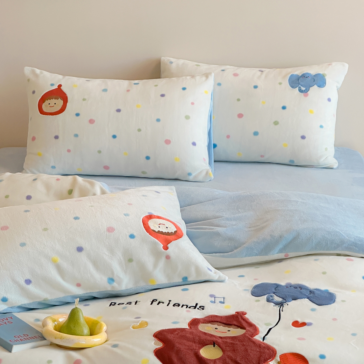 91家纺网 家纺一手货源 找家纺 桃子家居 2025新款A类ins兔毛贴布绣毛巾绣印加绣卡通少女加厚牛奶绒系列四件套 绒贴布绣-小红帽