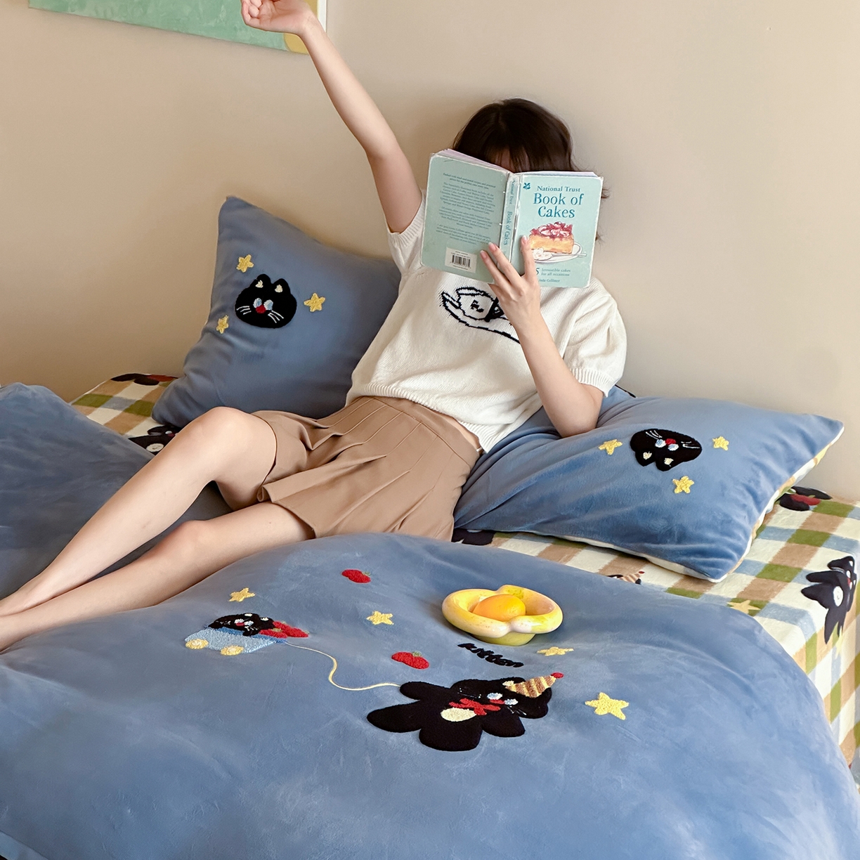 91家纺网 家纺一手货源 找家纺 桃子家居 2025新款A类ins兔毛贴布绣毛巾绣印加绣卡通少女加厚牛奶绒系列四件套 绒贴布绣-星星猫